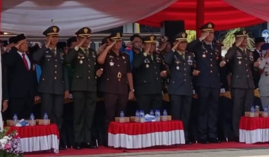 Sejumlah pejabat OPD dan Forkopimda hadir dalam upacara bendera peringatan hari Sumpah Pemuda Selasa (28/10/2025)