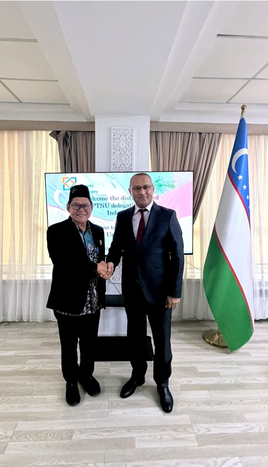 Kunjungan Rektor UNUKASE bersama Para Rektor PTNU se Indonesia ke Bukhara State University Uzbekistan.(Foto Humas UNUKASE)