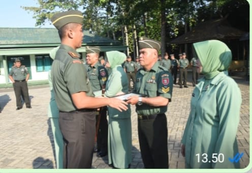 Purna Tugas dan Penyambutan Anggota Baru, Dandim 1002/HST Tekankan Profesionalisme Prajurit