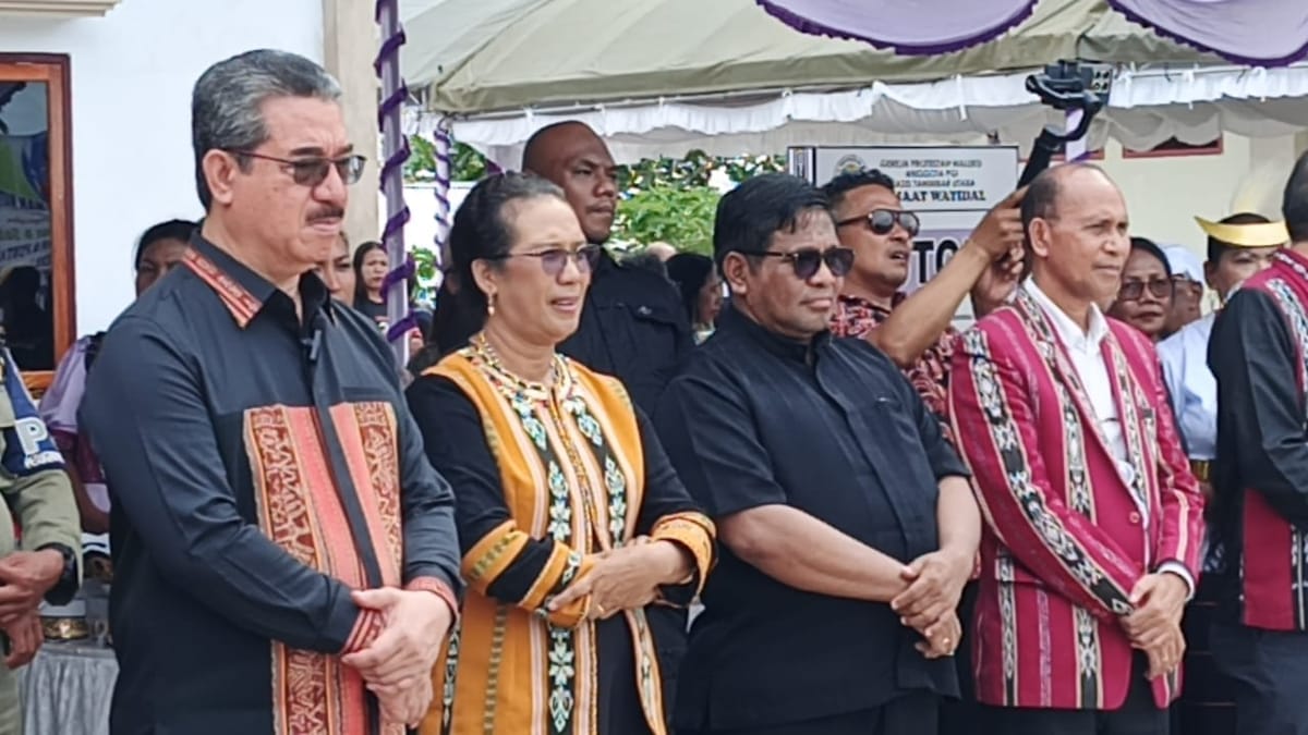Gubernur  Hadiri Pentahbisan Gereja Lywan Soru Jemaat GPM Watidal KKT