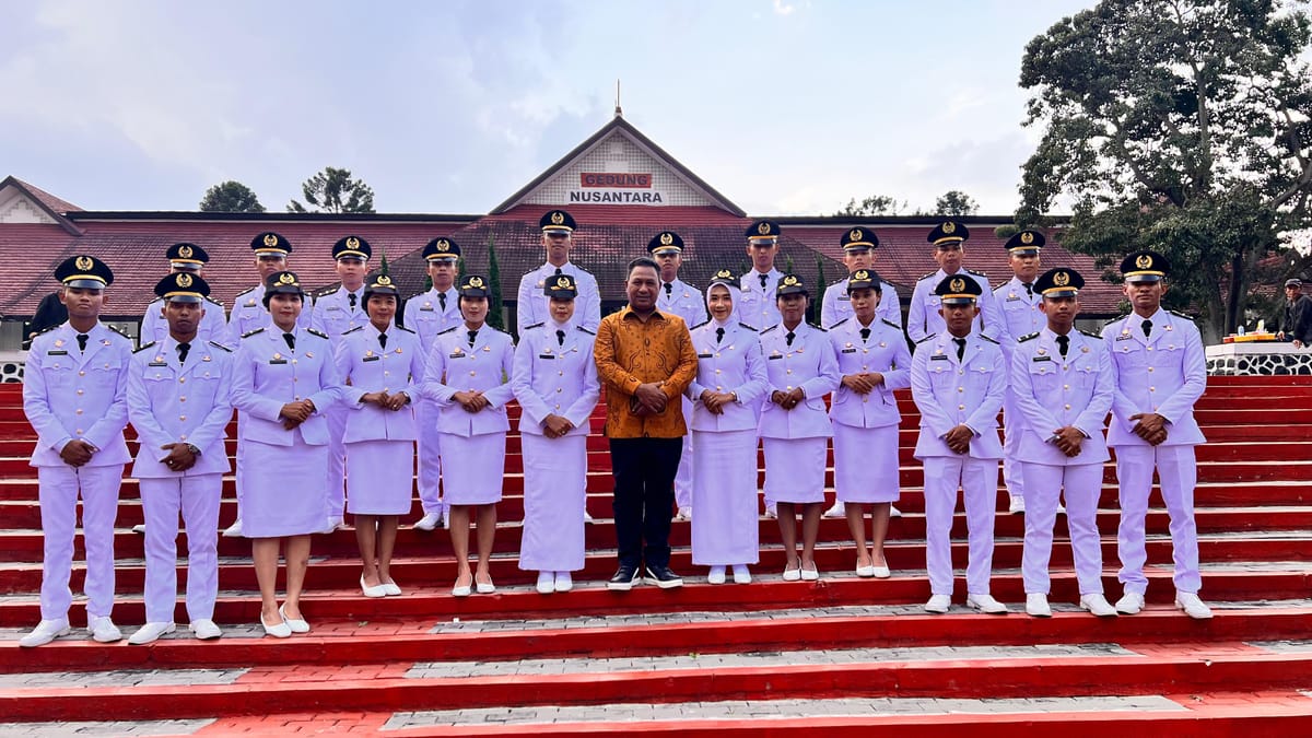 Pamong Praja Muda Maluku bersama Wagub.Dok foto Diskominfo.