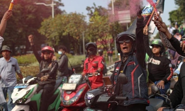 Polres Metro Jakarta Pusat Menutup Jalan Merdeka Selatan Imbas Demo Ojol