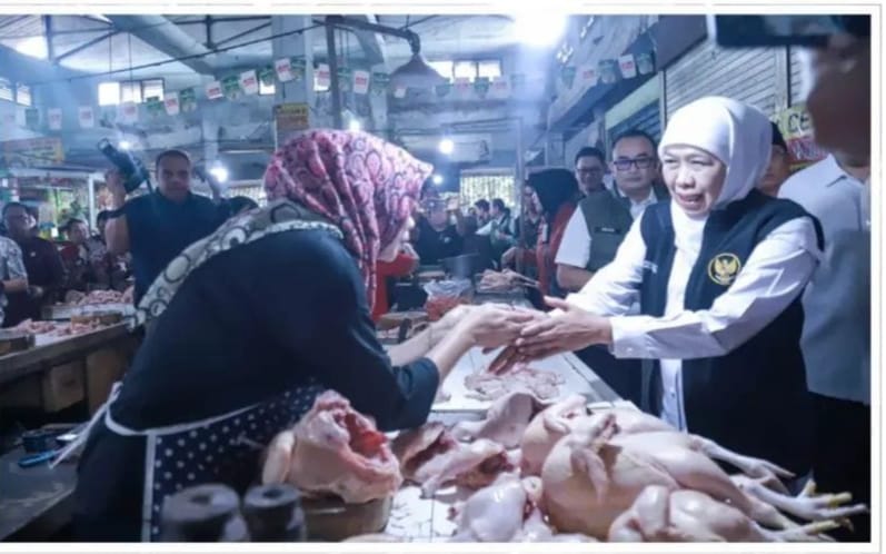 Cek Langsung ke Pasar Tanjung, Gubernur Khofifah: Cabai Turun, Stok BBM Dan Beras Aman