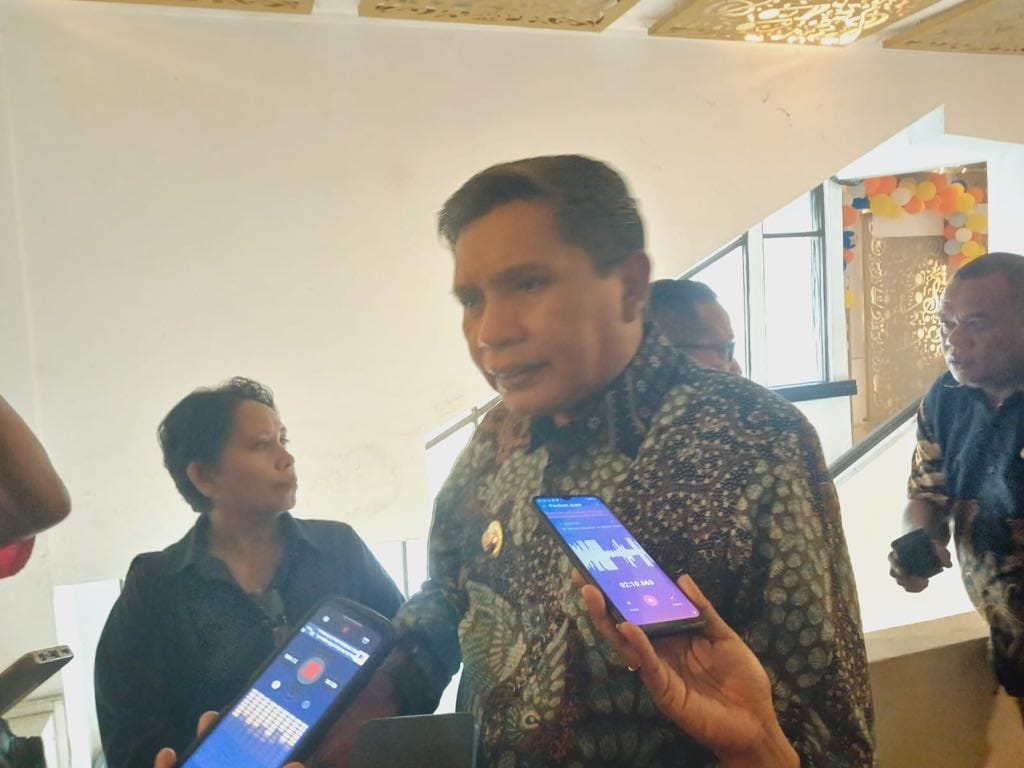 Wali Kota Ambon Buka Rapat Pleno TPKAD
