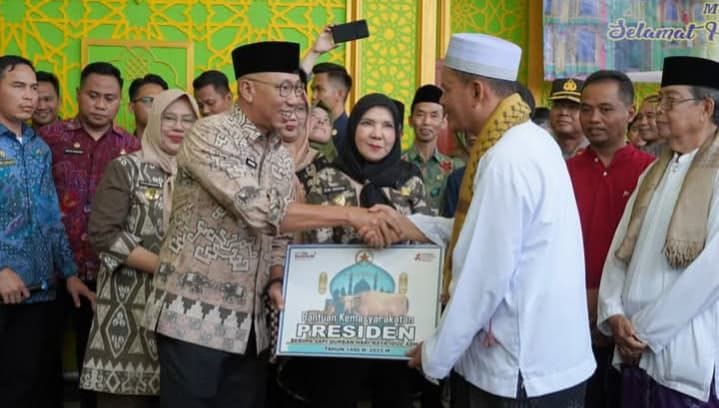 Gubernur Lampung Serahkan Bantuan Sapi Kurban dari Presiden