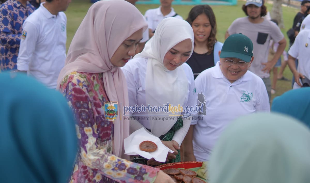 Kunjungi WSL Krui Pro QS 2025, Jihan Nurlela Beri Apresiasi, Pelaku UMKM Terlibat.