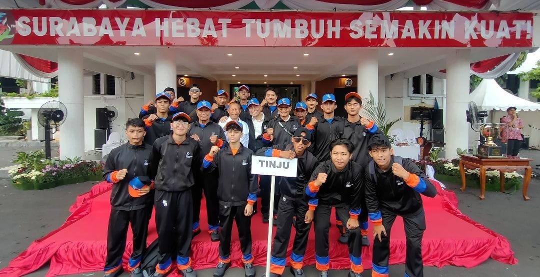 Target 200 Emas, Wali Kota Surabaya Berangkatkan 1.554 Kontingen ke Porprov Jatim IX 2025
