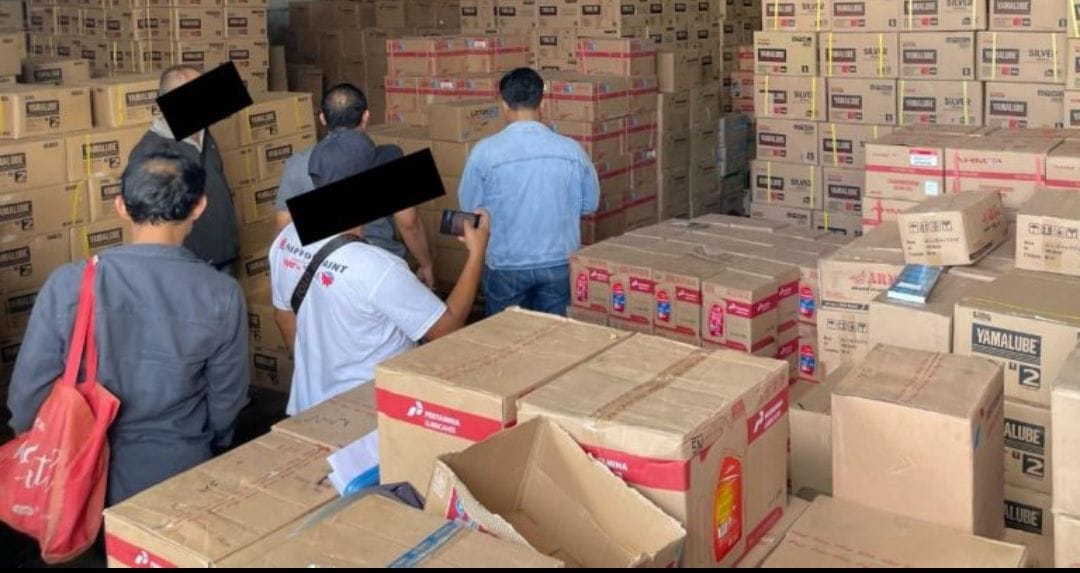 Gudang Oli Palsu Digerebek, Aparat Gabungan Sita Ribuan Liter Barang Bukti