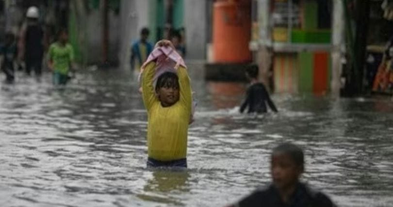 BPBD Minta Warga Pesisir Jakarta Waspadai Potensi Banjir Rob