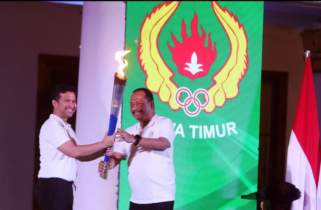 Surabaya Sambut Meriah Kedatangan Api Obor Porprov Jatim IX 2025 di Gedung Grahadi