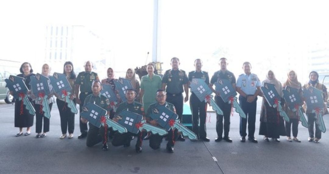 TNI AD Serahkan Bantuan Rumah Bagi Prajurit Difabel Akibat Tugas Operasi