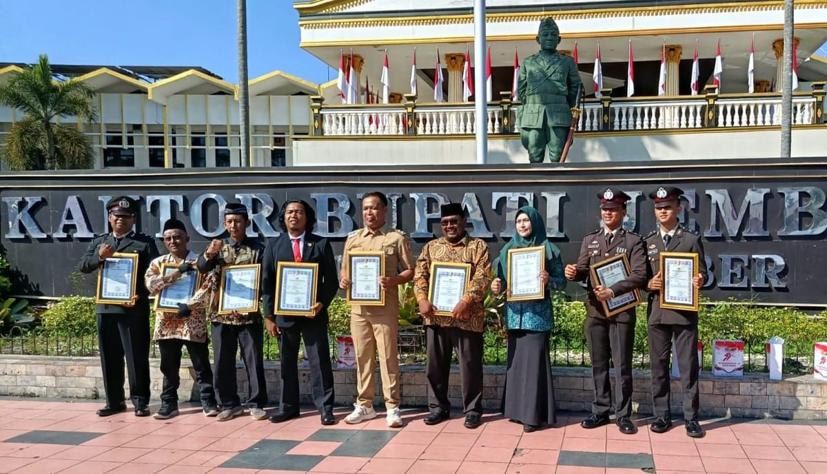 Polres Jember Beri Penghargaan Polisi Berprestasi Dan Masyarakat Yang Peduli