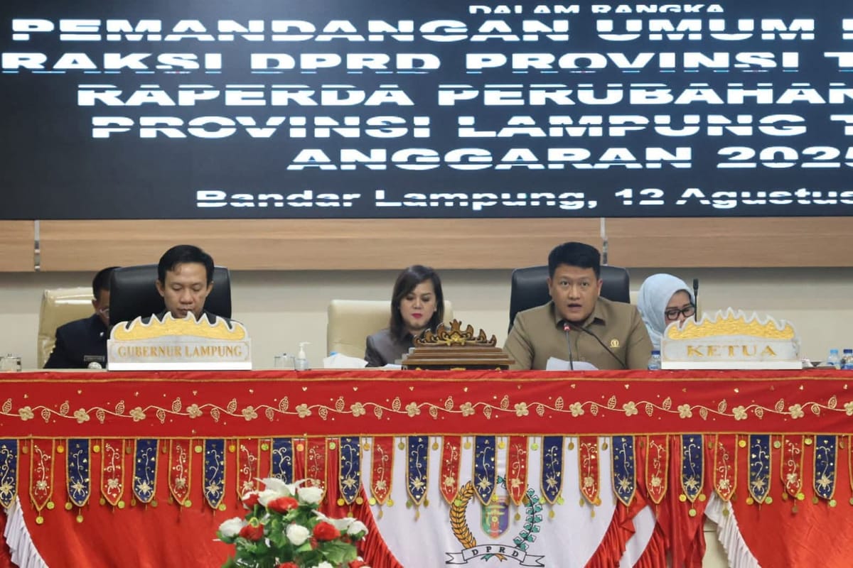 Delapan Fraksi Sampaikan Pandangan Umum  Atas Raperda Perubahan APBD Lampung 2025
