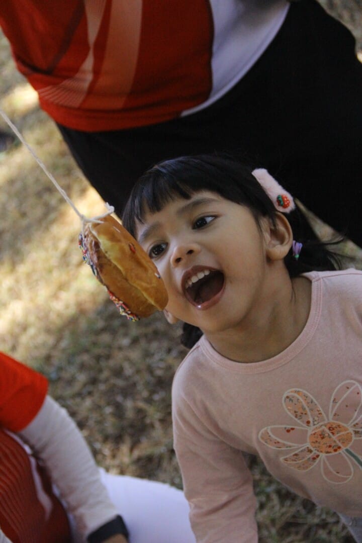 Lomba Makan Donat Meriahkan HUT Ke 80 Kemerdekaan RI di Brasilia