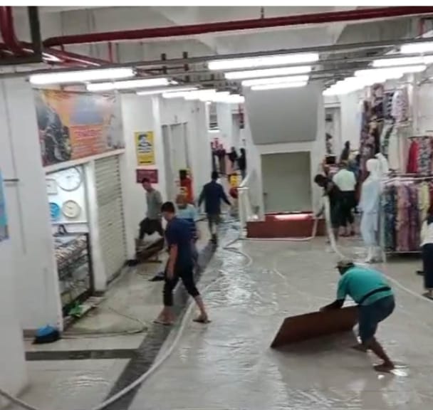Pasar Induk Among Tani Kebanjiran, Pedagang Pertanyakan Kualitas Proyek Nasional