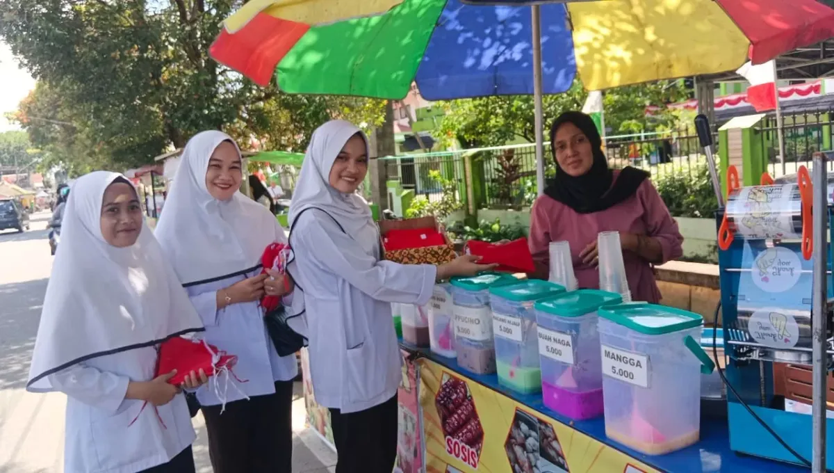 Gerakan Motivasi Bagikan Bendera Merah Putih Semarakkan HUT ke-80 RI di Pontianak
