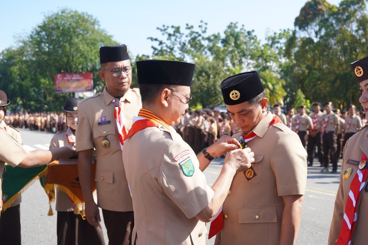 Wakil Walikota Pontianak Bahasan Terima Lencana Darma Bakti di Hari Pramuka ke-64