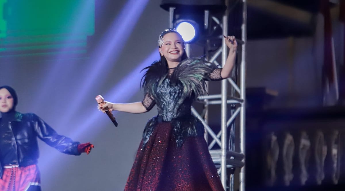 Diva Pop Indonesia Rossa dan Firework Dari Jepang Guncang Panggung JFC di Jember