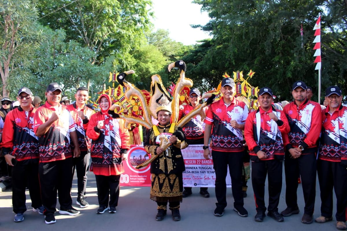 Ribuan Warga Saksikan Pawai Karnaval Meriahkan HUT Ke-80 RI di Banda Aceh