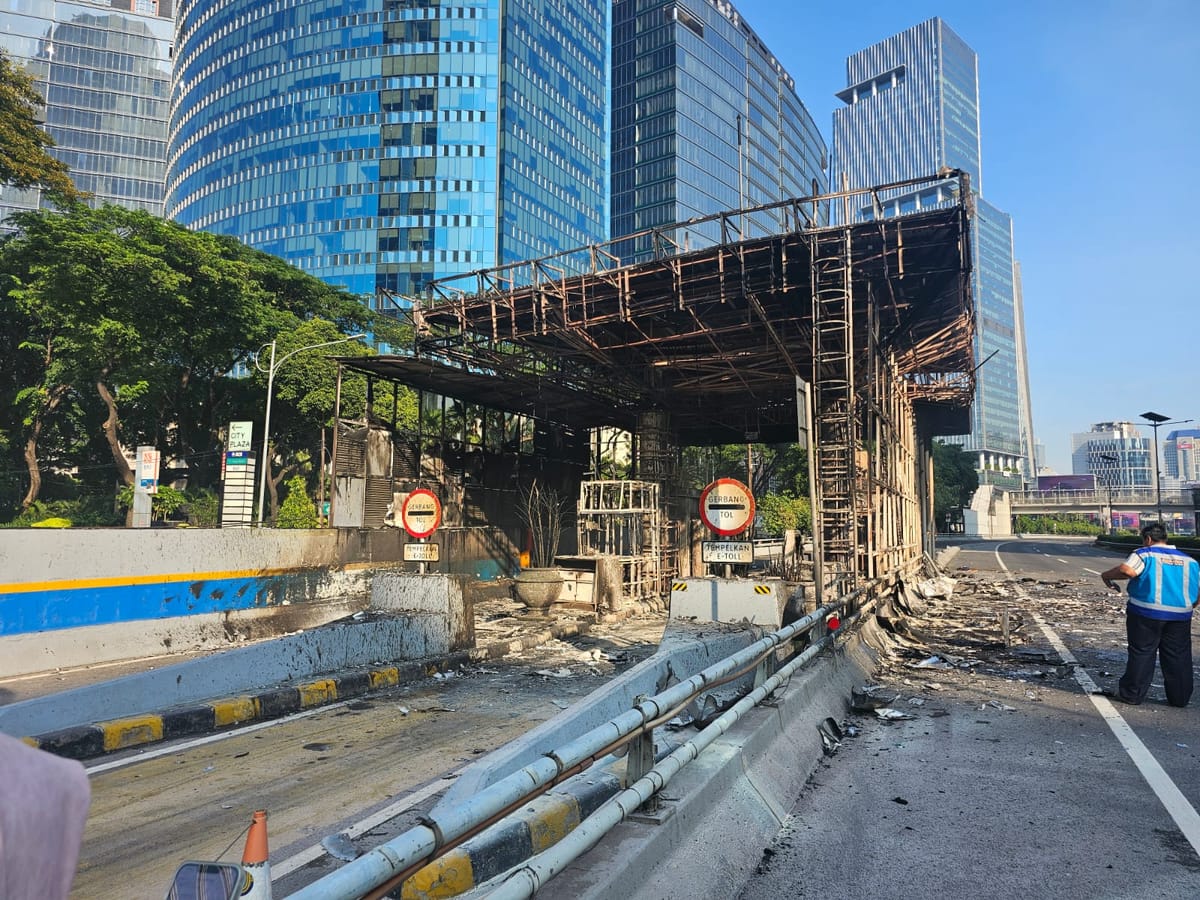 Tol Cawang-Tomang-Pluit Belum Normal Imbas Massa Unjuk Rasa Dengan Membakar Tujuh Gerbang Tol