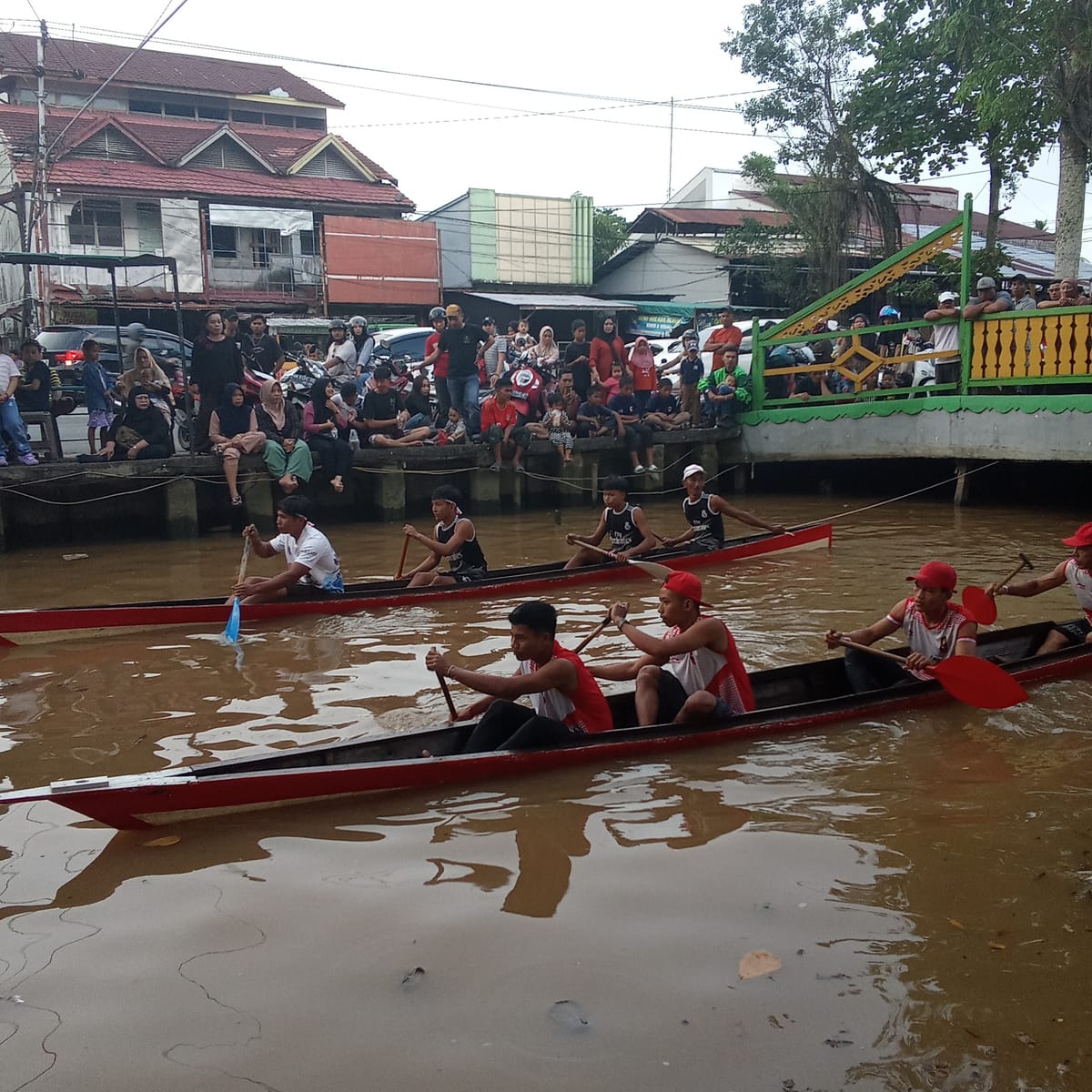 Angsa Putih B Raih Juara Pertama Lomba Sampan Bidar Mini Pontianak 2025