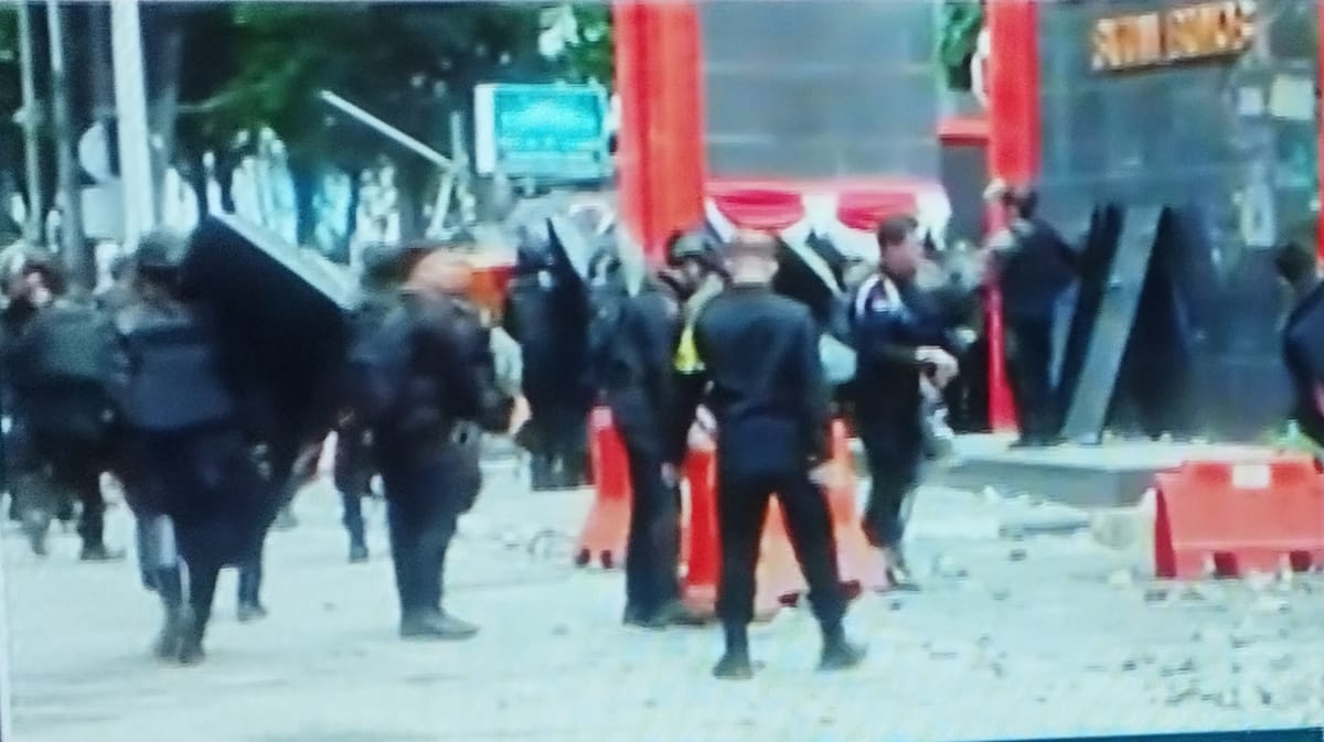 Massa Demo Meninggalkan Markas Brimob dan Berkumpul di TPU Karet Bivak