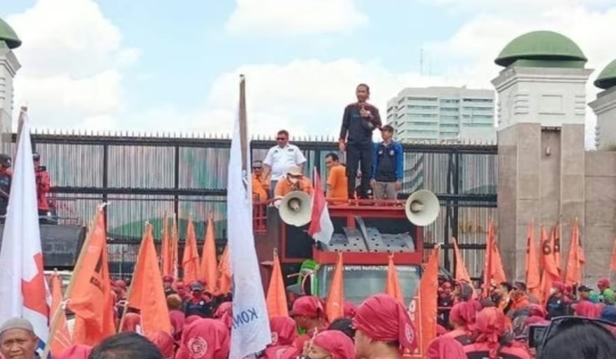 Tiga Ketum Partai Menonaktifkan Anggota Partai Juga Sebagai Anggota DPR-RI