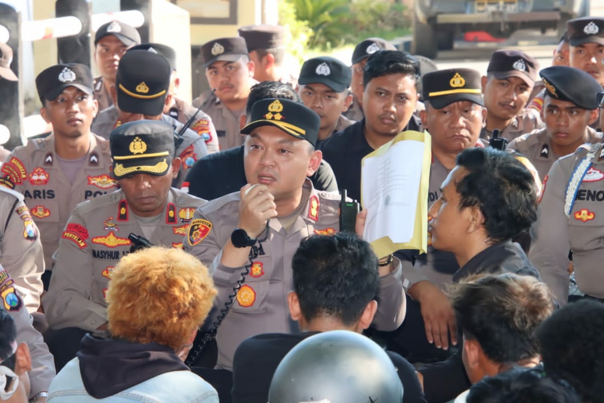 Kapolres Sumenep Turun Langsung Temui Massa Aksi Aliansi Masyarakat Sumenep