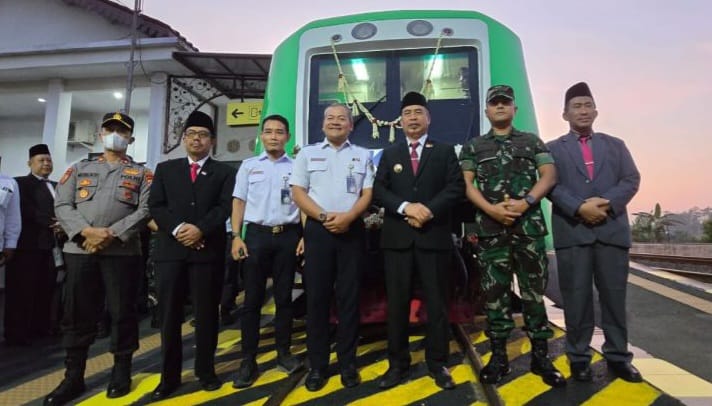 Tepat HUT ke-80 RI, PT KAI Mulai Operasionalkan KA BIAS Relasi Caruban - Bandara Adi Sumarmo Solo