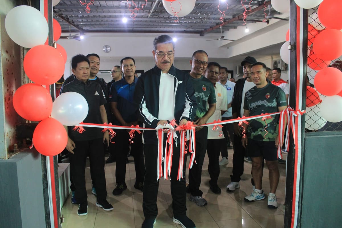 Gubernur Resmikan Lapangan Tenis Indoor Tapal Kuda Ambon
