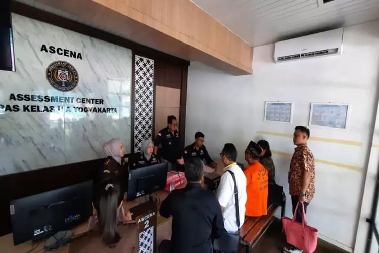 Kejaksaan Tinggi DIY Serahkan tersangka dan Barang Bukti Kasus Penjualan Aset Desa di Sleman