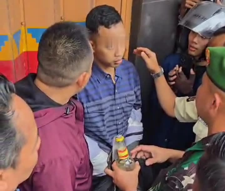 Aparat Gabungan TNI-Polri Amankan Tiga Pemuda Membawa Bom Molotov