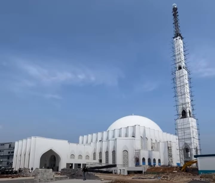 Masjid Megah Al-Bakrie Bandarlampung Segera Diresmikan