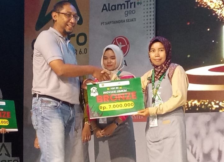 Sambal Keong Ibu Mila Binaan Rumah Zakat Raih Penghargaan Top 29 UMKM Adaro Spectapreneur 2025