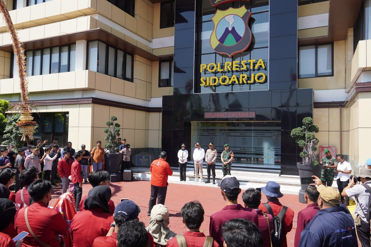 IMM Sidoarjo Gelar Aksi Damai Tuntut Reformasi Polri di Depan Mapolresta