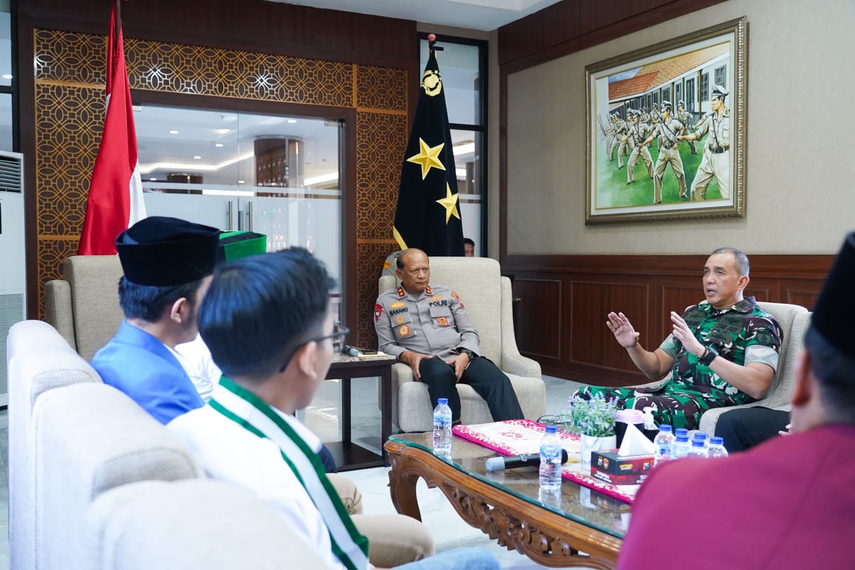 Pangdam V/Brawijaya dan Kapolda Jatim Terima Audiensi Mahasiswa dan Pemuda Jatim.