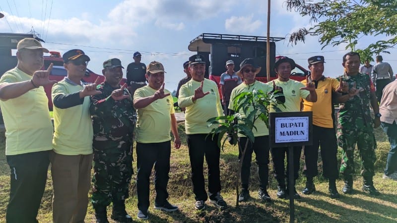 World Cleanup Day di Kabupaten Madiun Ditandai Kerja Bhakti Massal dan Penanaman Pohon