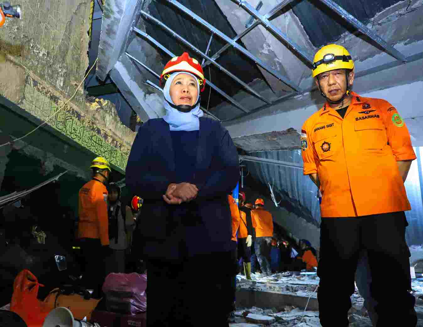 Gubernur Khofifah Minta Maksimalkan Evakuasi Korban Ambruknya Musholla Ponpes Al-Khoziny