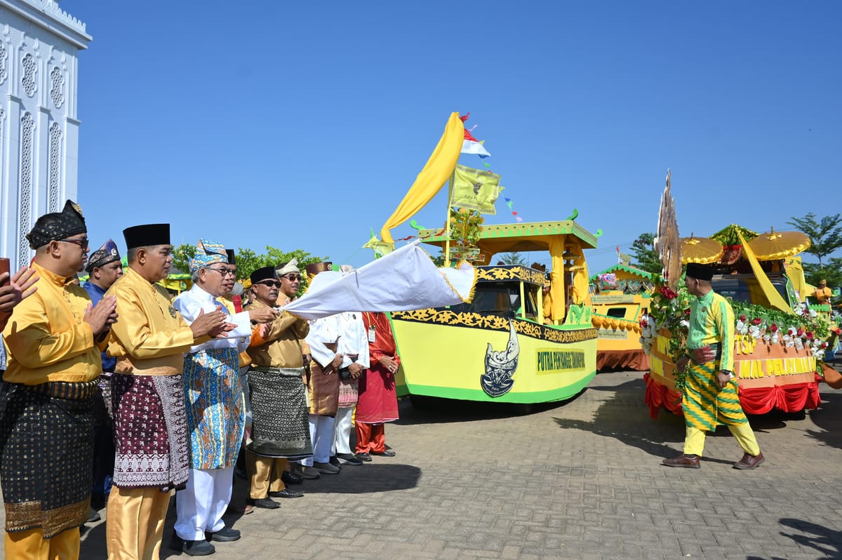 Semarak Pawai Mobil Hias Astagune Warnai Seni Budaya Melayu di Ketapang