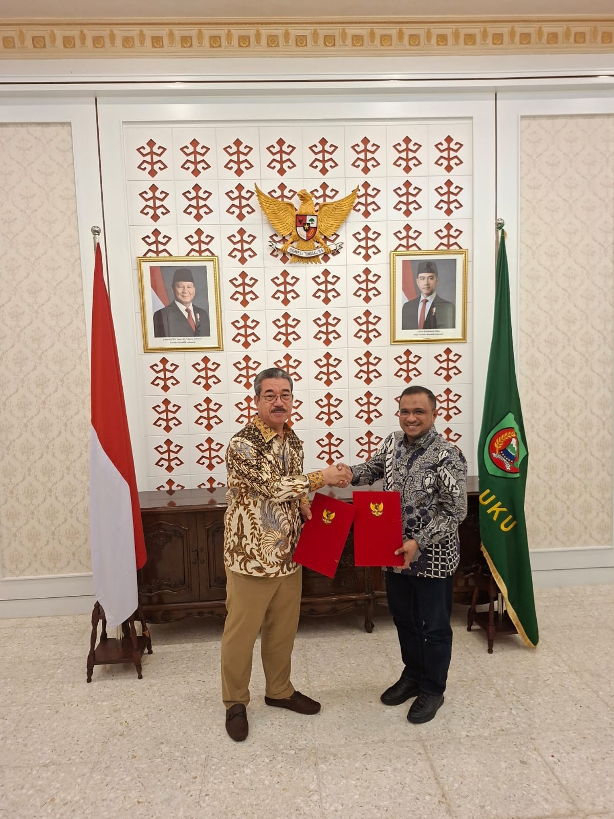 Gubernur Maluku dan Bupati SBT Tandatangani Pembagian PI 10 Persen Blok Seram Non Bula