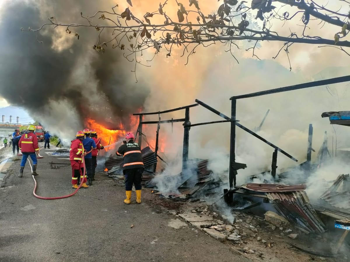 Kebakaran Kembali Terjadi di Padang, 2 Unit Rumah Semi Permanen di Ulak Karang Hangus Dilalap Api