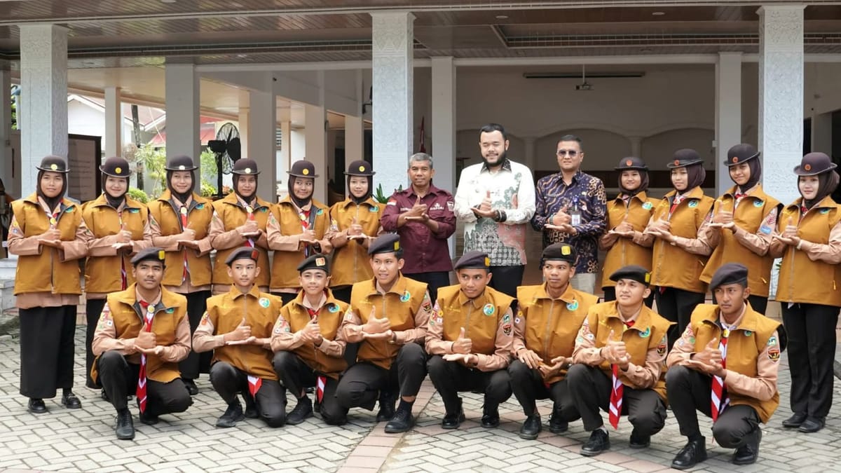 Walikota Padang Lepas 20 Siswa Ikuti Jambore Pramuka Muslim Dunia 2025 di Cibubur