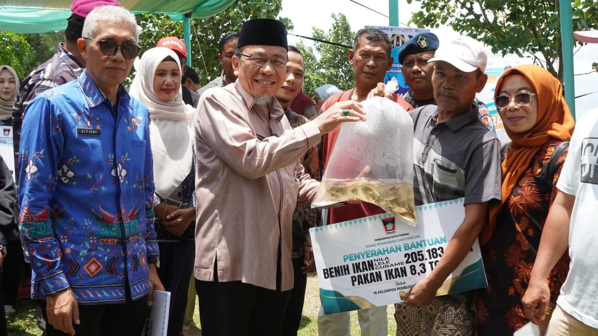 Nelayan Padang Kian Berdaya, Pemerintah Salurkan Bantuan Mesin, Jaring hingga Benih Ikan