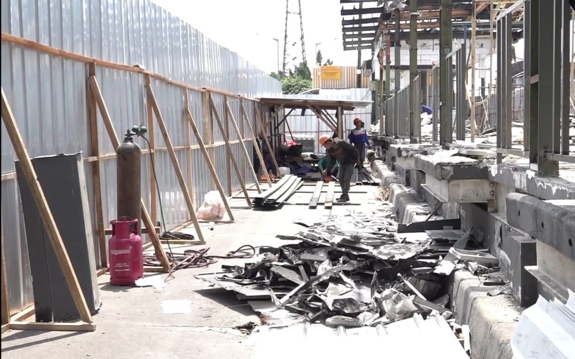 Dua JPO Halte Rusak di Jakarta Mulai Diperbaiki Dukung Pemulihan Layanan Publik.