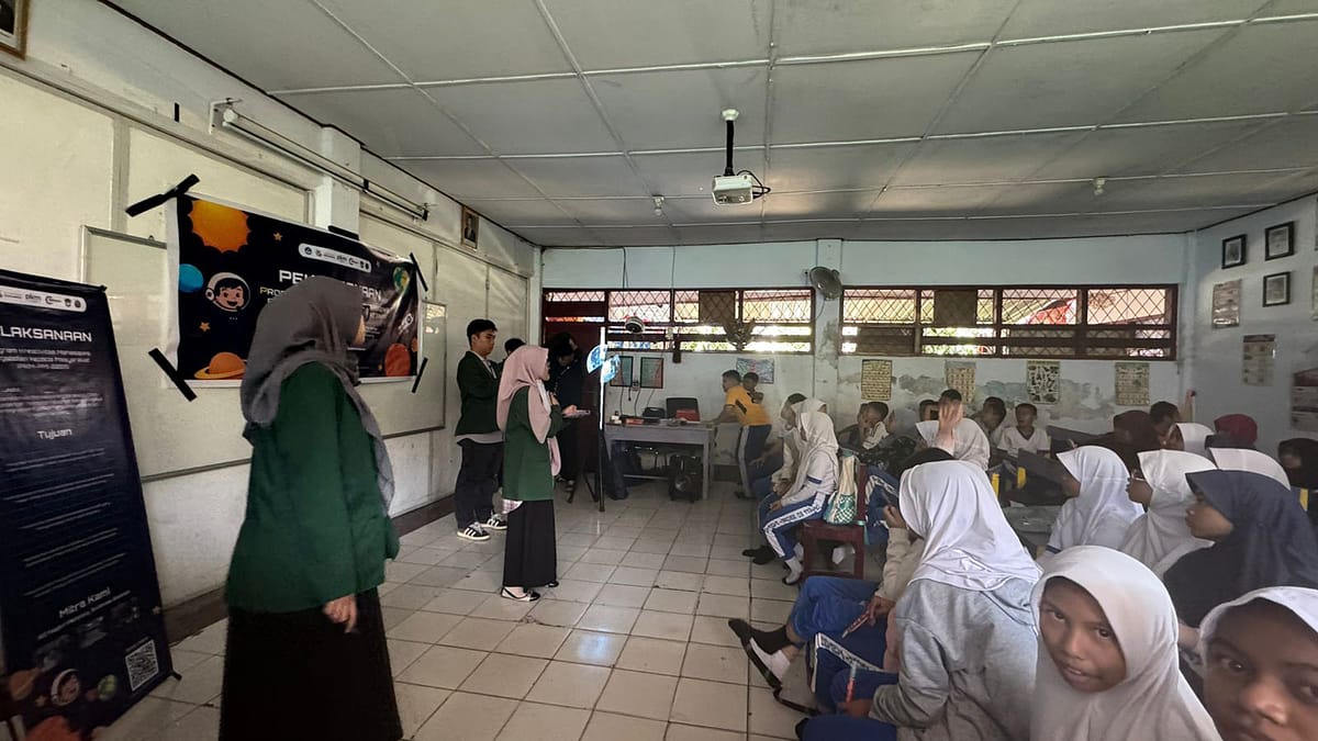 Optimalisasi Pembelajaran Tata Surya Melalui Teknologi Hologram oleh PKM-PM UMI di SD Negeri Pampang