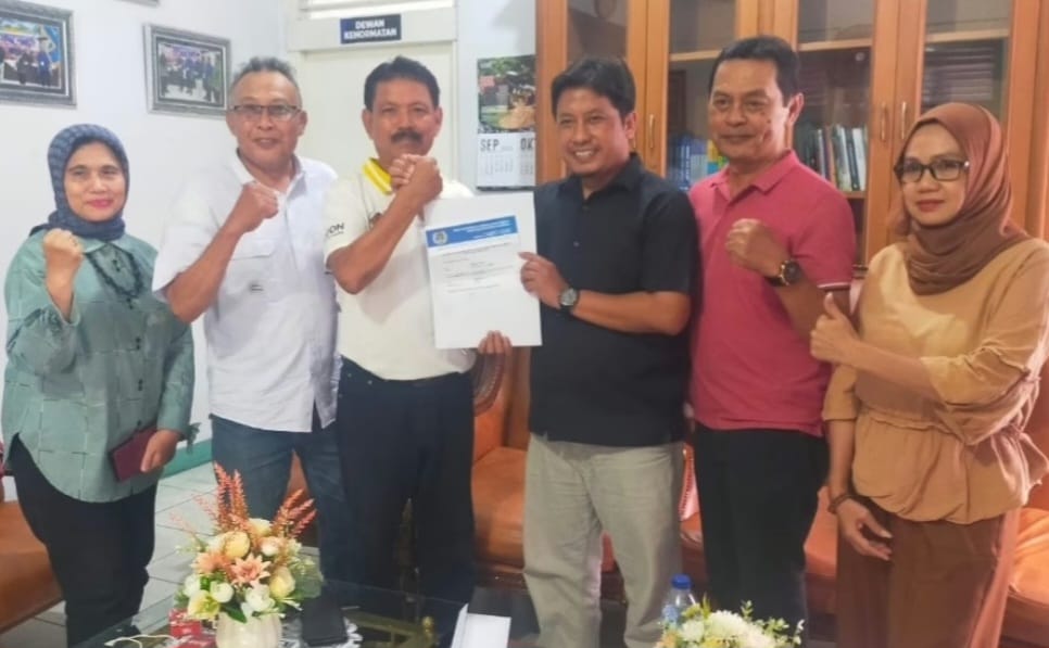 SIWO PWI Sumbar Serahkan Rekomendasi Dukungan ke Hamdanus untuk Ketua Umum KONI