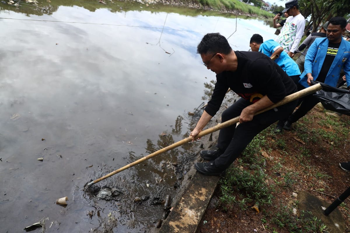 Wali Kota Pontianak Ajak KNPI  Gotong Royong Bersihkan Lingkungan