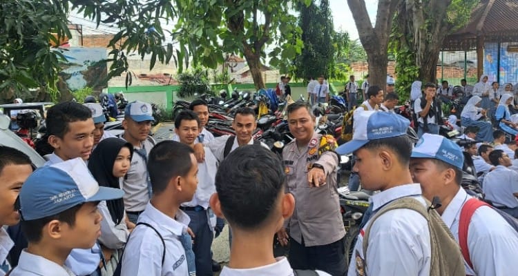 Bhabinkamtibmas Kelurahan Cibubur Terus Membangun Kesadaran Hukum Sejak Dini