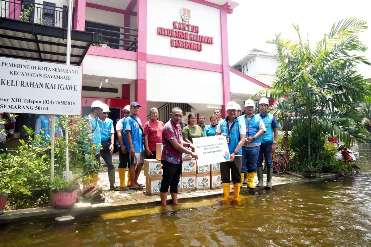PLN Jateng-DIY Sigap Amankan Listrik dan Bantu Warga Terdampak Banjir