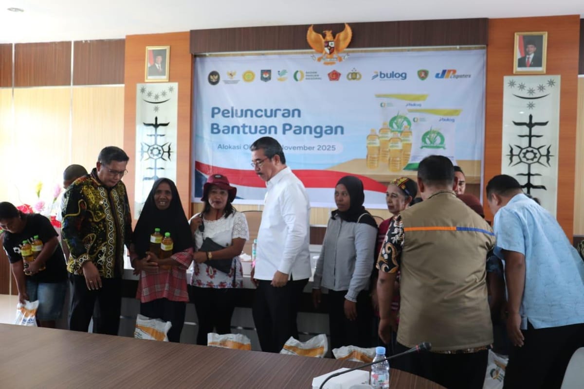 Gubernur Maluku Luncurkan Penyaluran Bantuan Pangan Beras dan Minyak Goreng untuk 123.522 KK di Maluku.